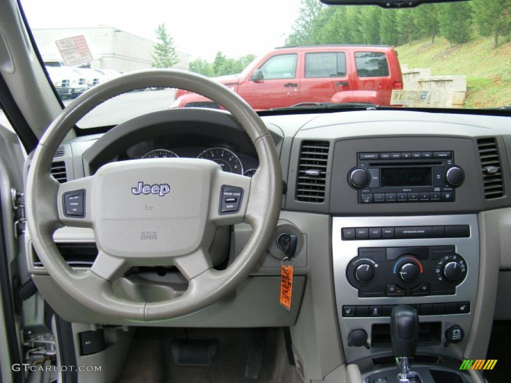 2007 Grand Cherokee Laredo 4x4 - Light Graystone Pearl / Khaki photo #11