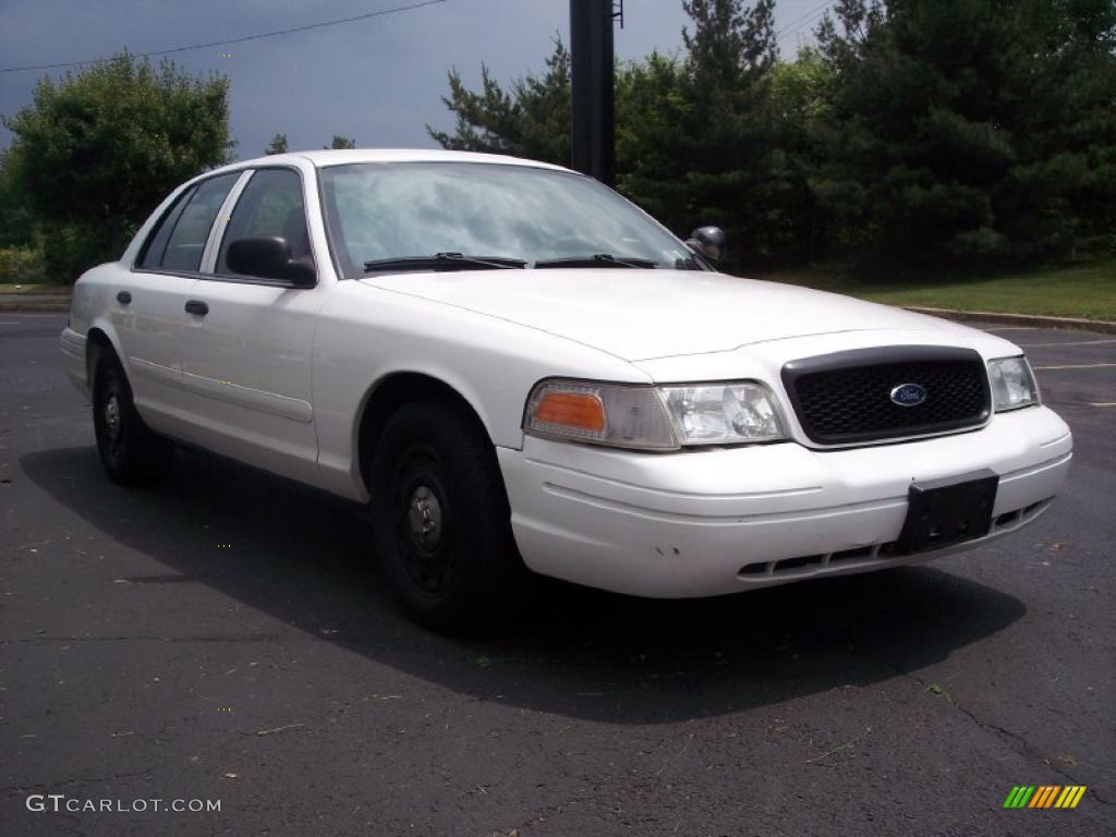 2003 Crown Victoria Police Interceptor - Vibrant White / Medium Parchment photo #24