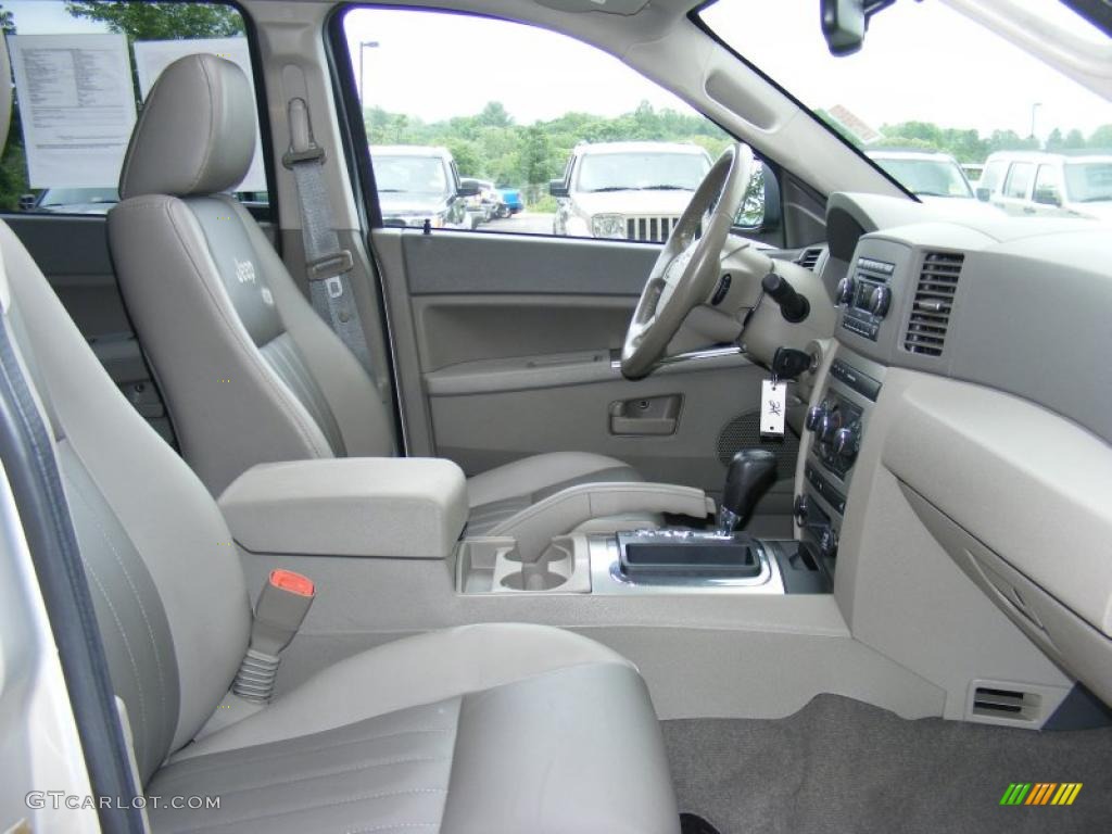 2007 Grand Cherokee Laredo 4x4 - Light Graystone Pearl / Khaki photo #19