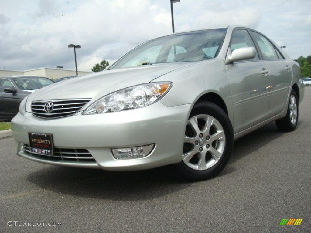 2006 Camry XLE - Lunar Mist Metallic / Stone Gray photo #1