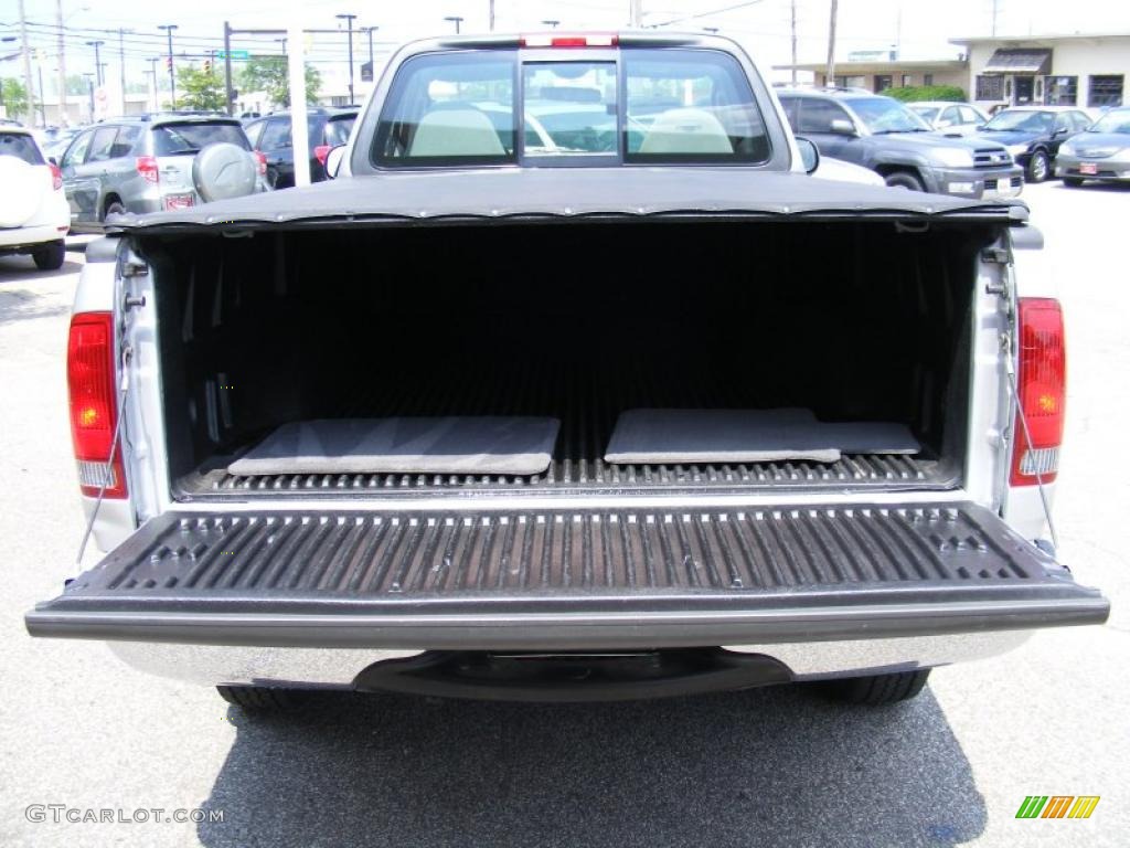 2003 F150 XLT Regular Cab 4x4 - Silver Metallic / Medium Graphite Grey photo #21