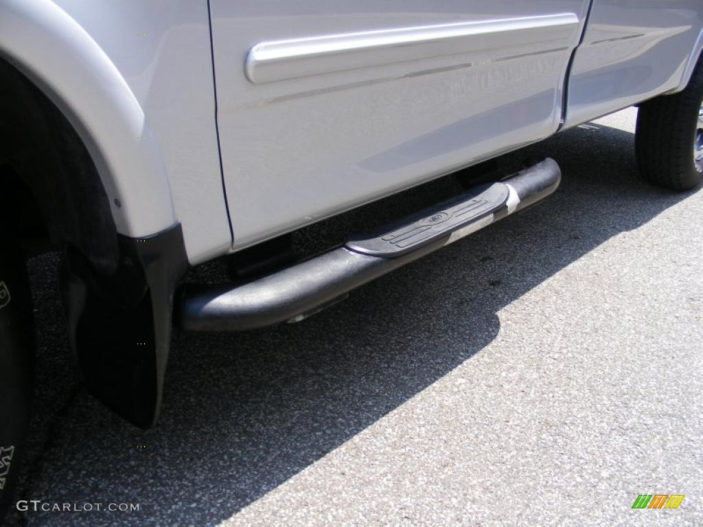 2003 F150 XLT Regular Cab 4x4 - Silver Metallic / Medium Graphite Grey photo #22