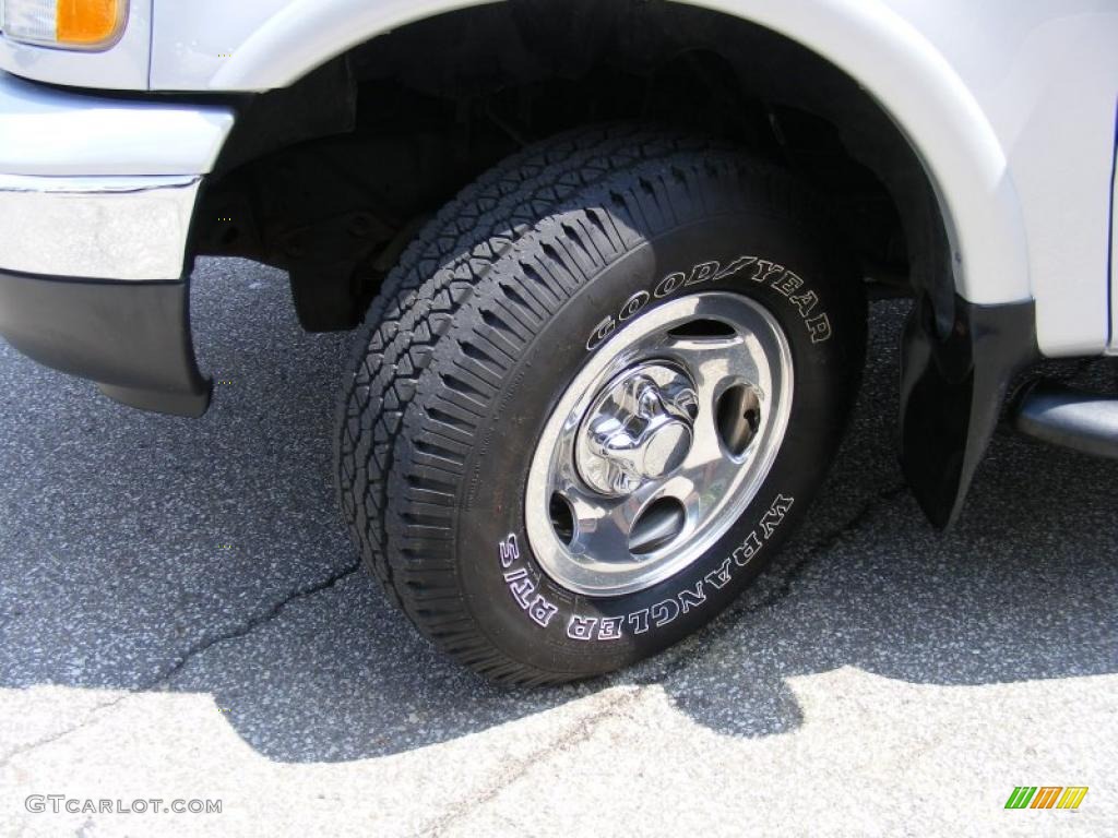 2003 F150 XLT Regular Cab 4x4 - Silver Metallic / Medium Graphite Grey photo #23