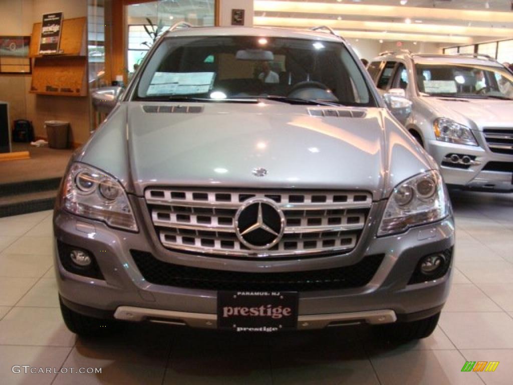 2010 ML 350 4Matic - Palladium Silver Metallic / Black photo #2
