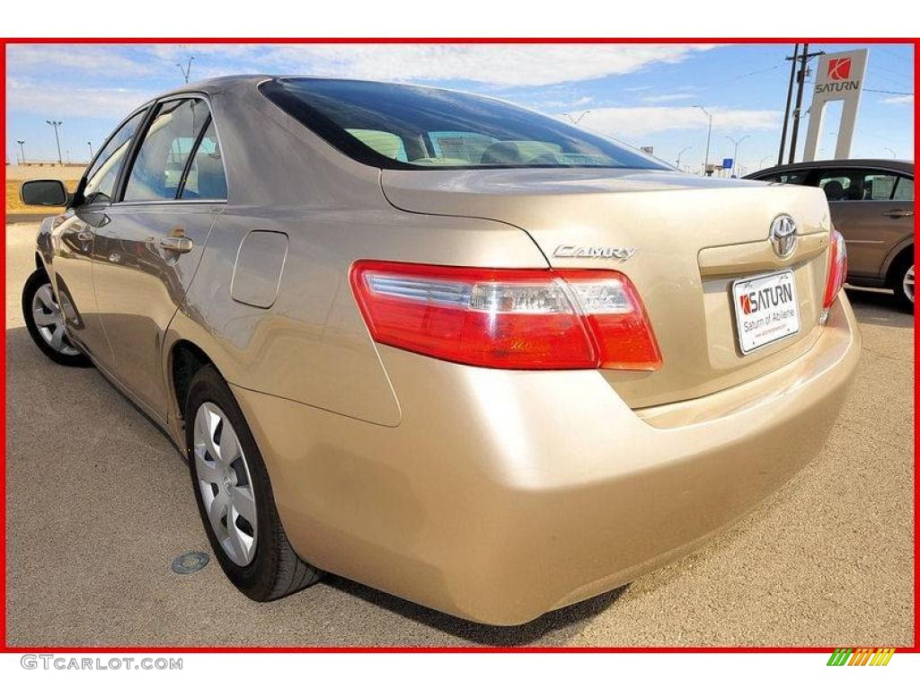 2007 Camry LE - Desert Sand Mica / Bisque photo #3