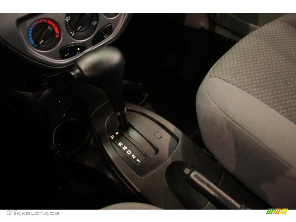 2006 Focus ZX3 SES Hatchback - Infra-Red / Charcoal/Light Flint photo #14