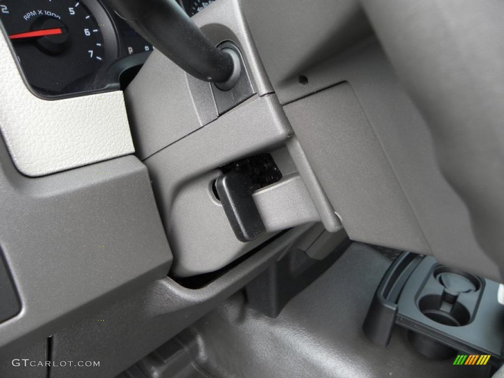 2010 F150 XL Regular Cab - Oxford White / Medium Stone photo #17