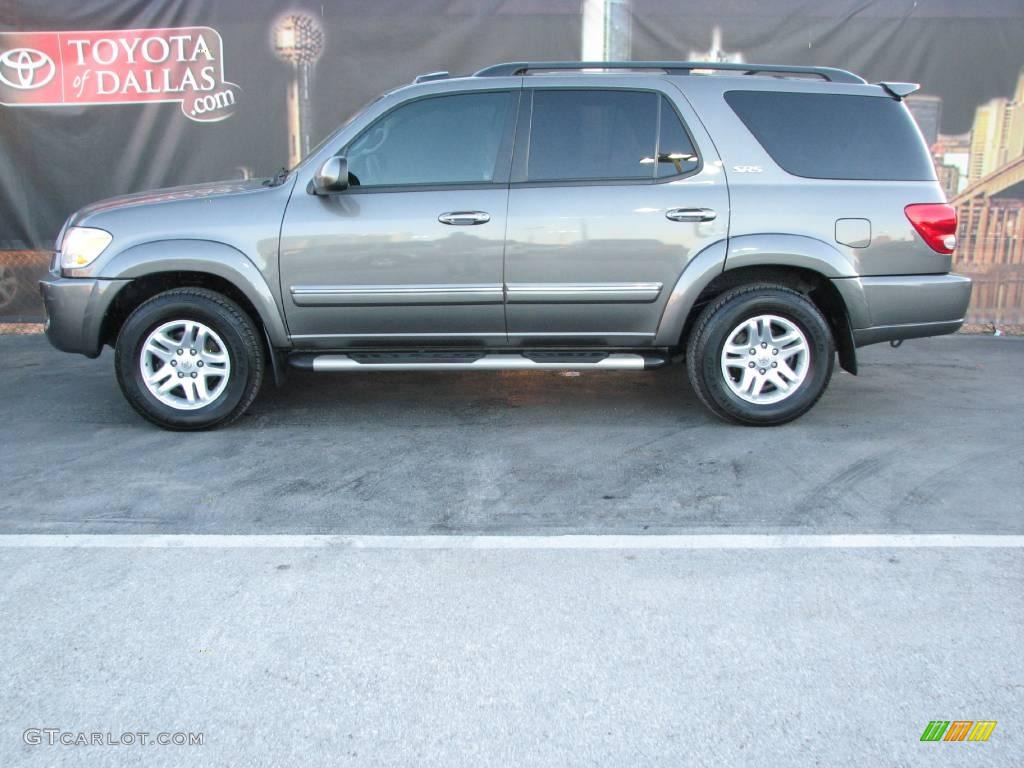 2006 Sequoia SR5 - Phantom Gray Pearl / Light Charcoal photo #1