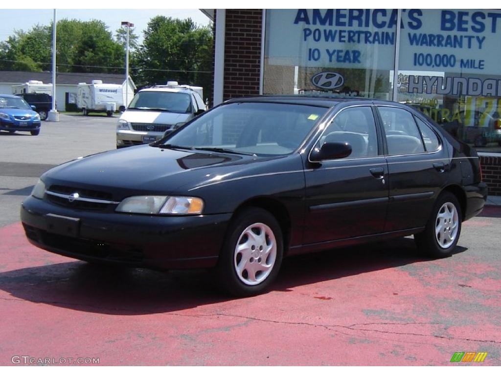 2002 Altima 2.5 S - Super Black / Frost Gray photo #1