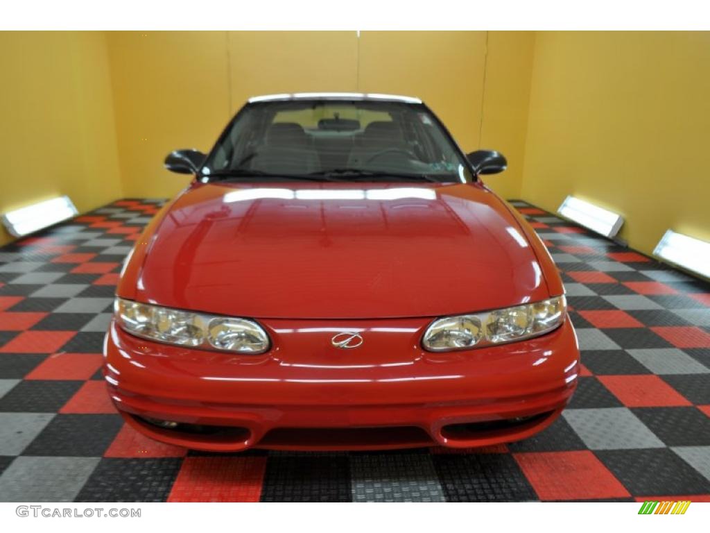 2004 Alero GL1 Sedan - Bright Red / Pewter photo #2