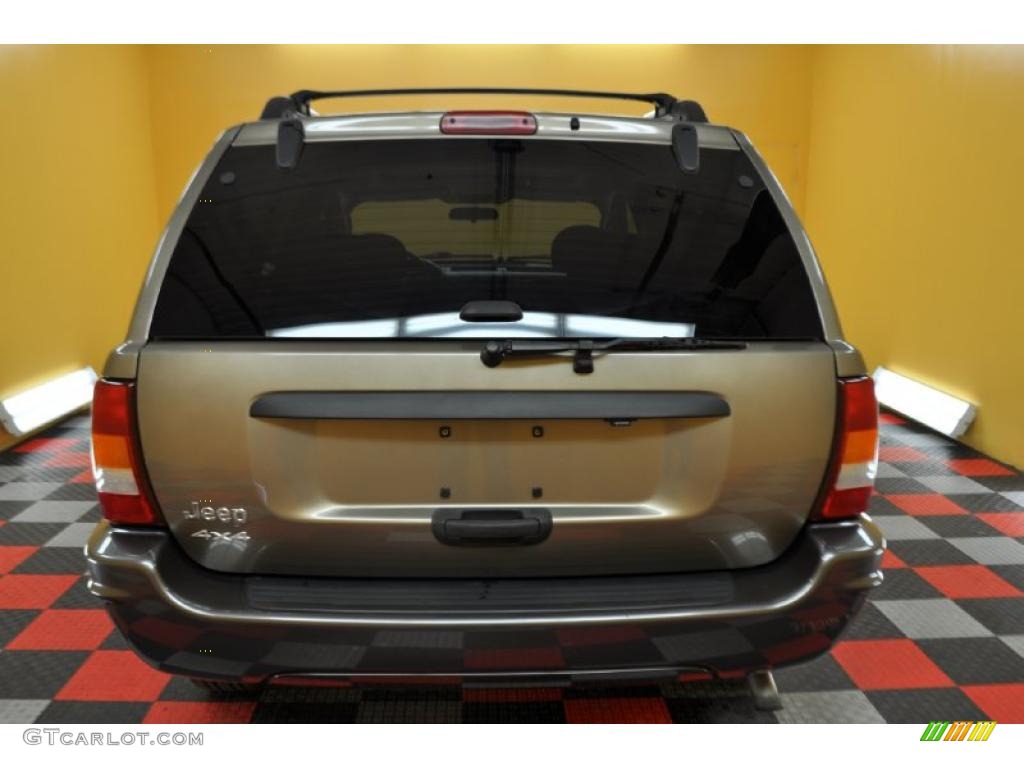 2004 Grand Cherokee Laredo 4x4 - Light Khaki Metallic / Dark Slate Gray photo #5