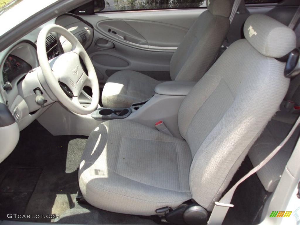 2000 Mustang V6 Coupe - Crystal White / Medium Graphite photo #4