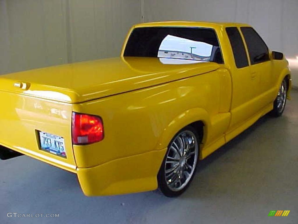 2002 S10 Extended Cab - Flame Yellow / Medium Gray photo #23