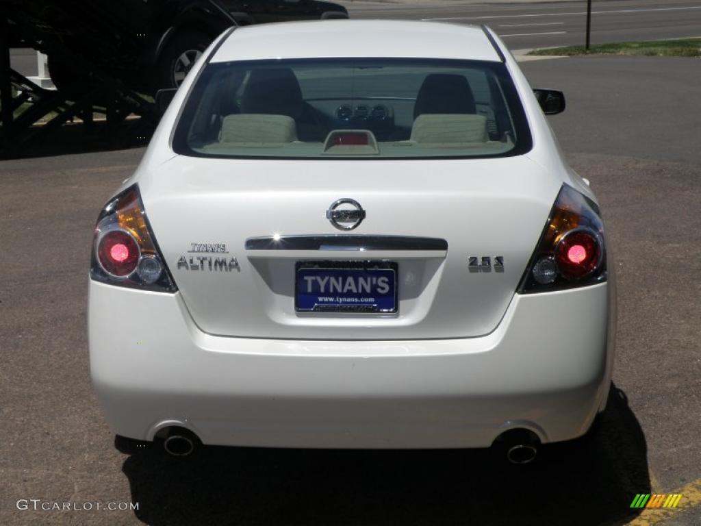 2009 Altima 2.5 S - Winter Frost Pearl / Blond photo #5