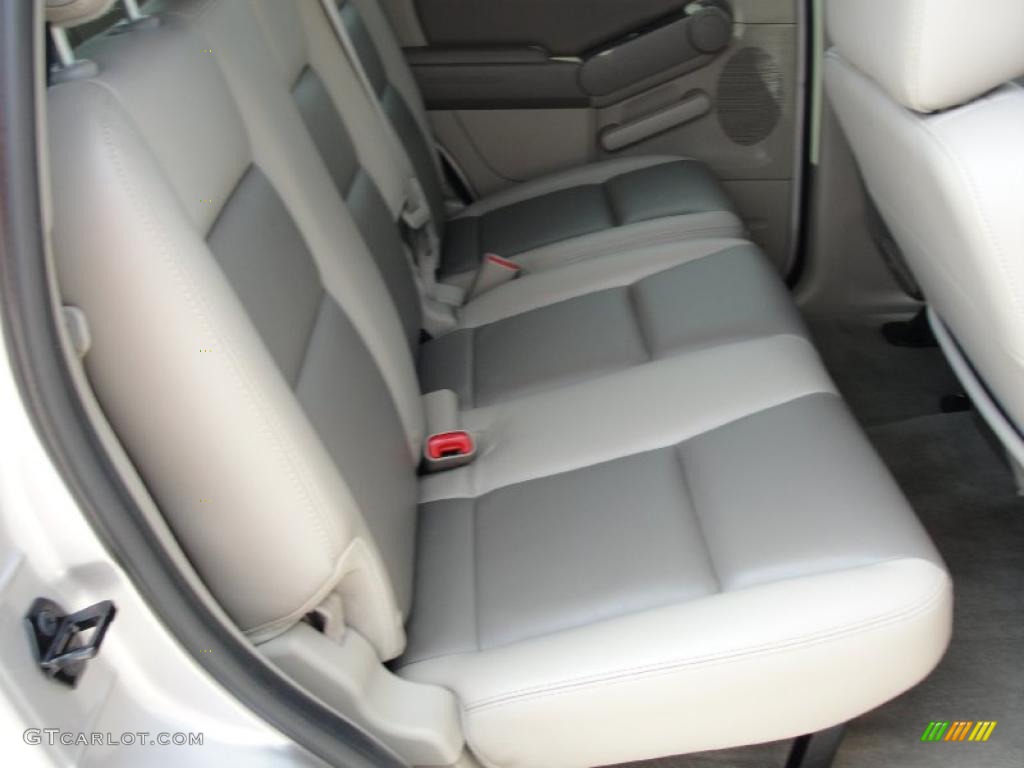 2006 Explorer XLT - Silver Birch Metallic / Stone photo #28