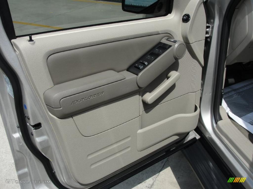 2006 Explorer XLT - Silver Birch Metallic / Stone photo #33