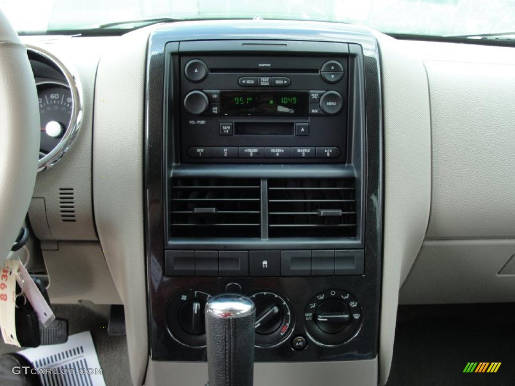 2006 Explorer XLT - Silver Birch Metallic / Stone photo #38