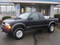 Black - S10 LS Regular Cab 4x4 Photo No. 1
