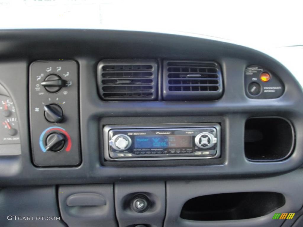 1999 Ram 1500 ST Regular Cab 4x4 - Bright White / Mist Gray photo #32