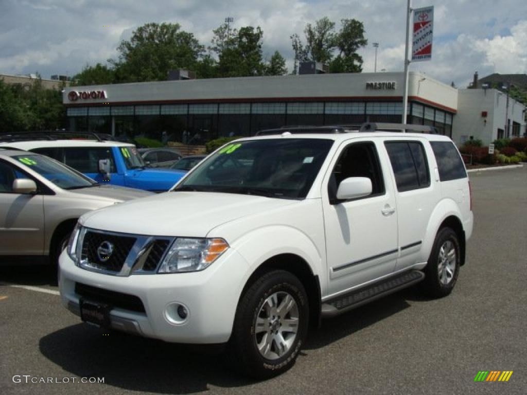 2008 Pathfinder LE 4x4 - Avalanche White / Russet Brown photo #1