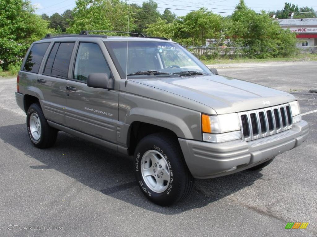 1998 Grand Cherokee Laredo 4x4 - Light Driftwood Satin Glow / Gray photo #3