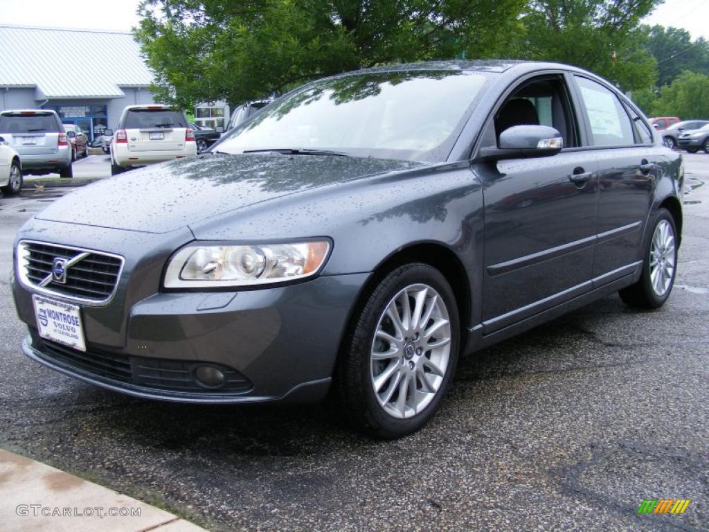 2010 S40 2.4i - Titanium Grey Metallic / Off Black photo #1