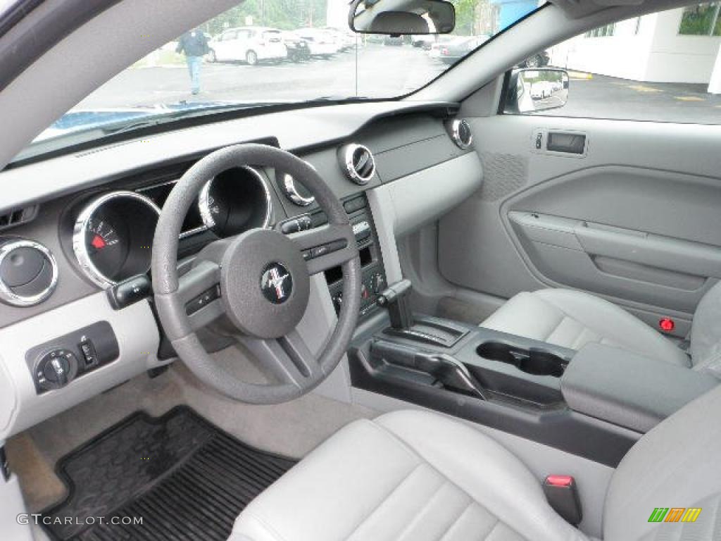 2006 Mustang GT Deluxe Coupe - Performance White / Light Graphite photo #10