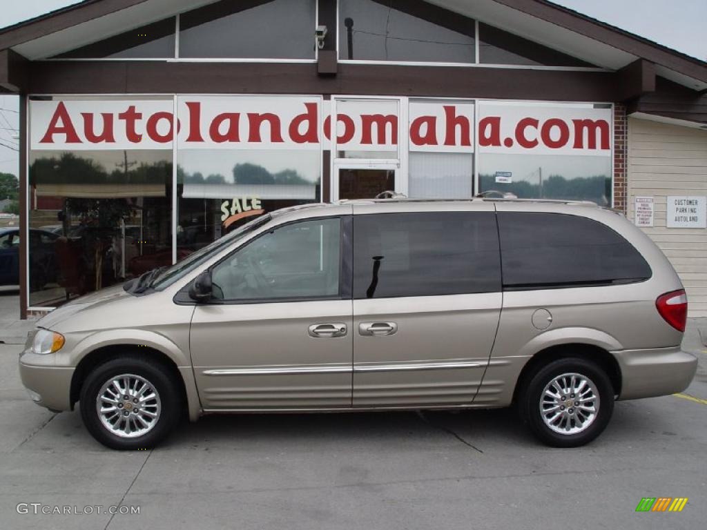 2002 Town & Country Limited - Light Almond Pearl Metallic / Taupe photo #1