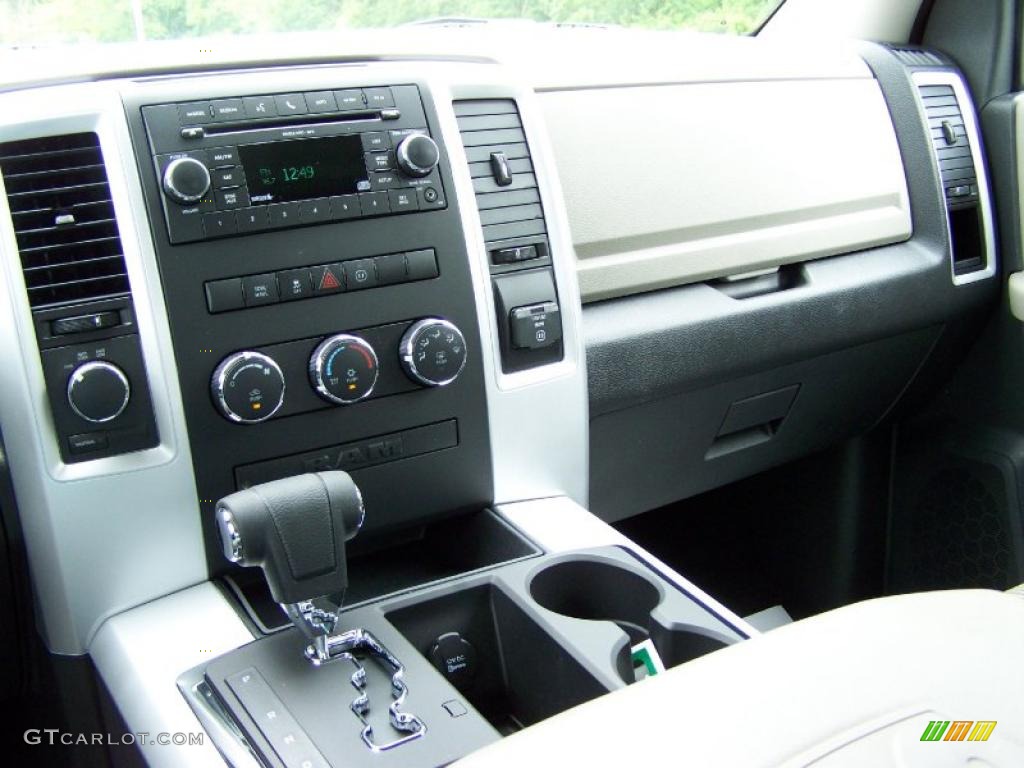 2010 Ram 1500 SLT Quad Cab 4x4 - Deep Water Blue Pearl / Dark Slate/Medium Graystone photo #20