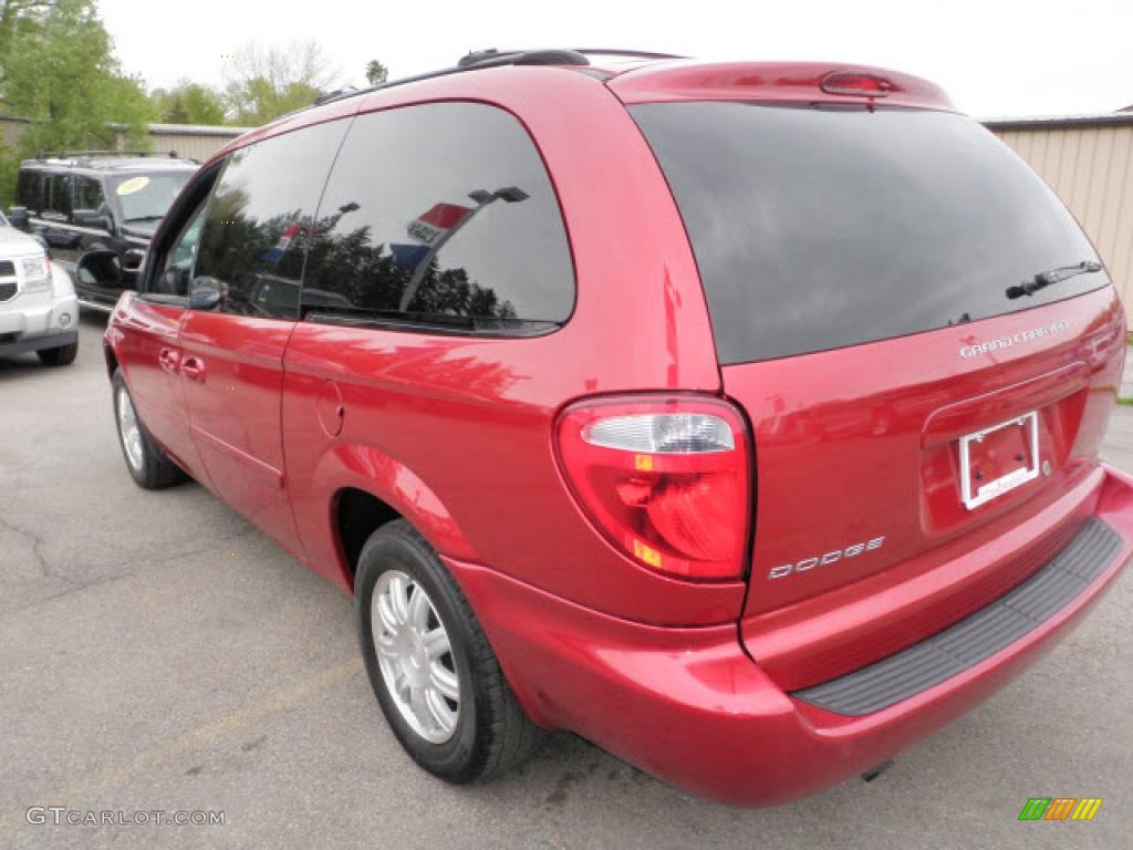 2007 Grand Caravan SXT - Inferno Red Crystal Pearl / Medium Slate Gray photo #2