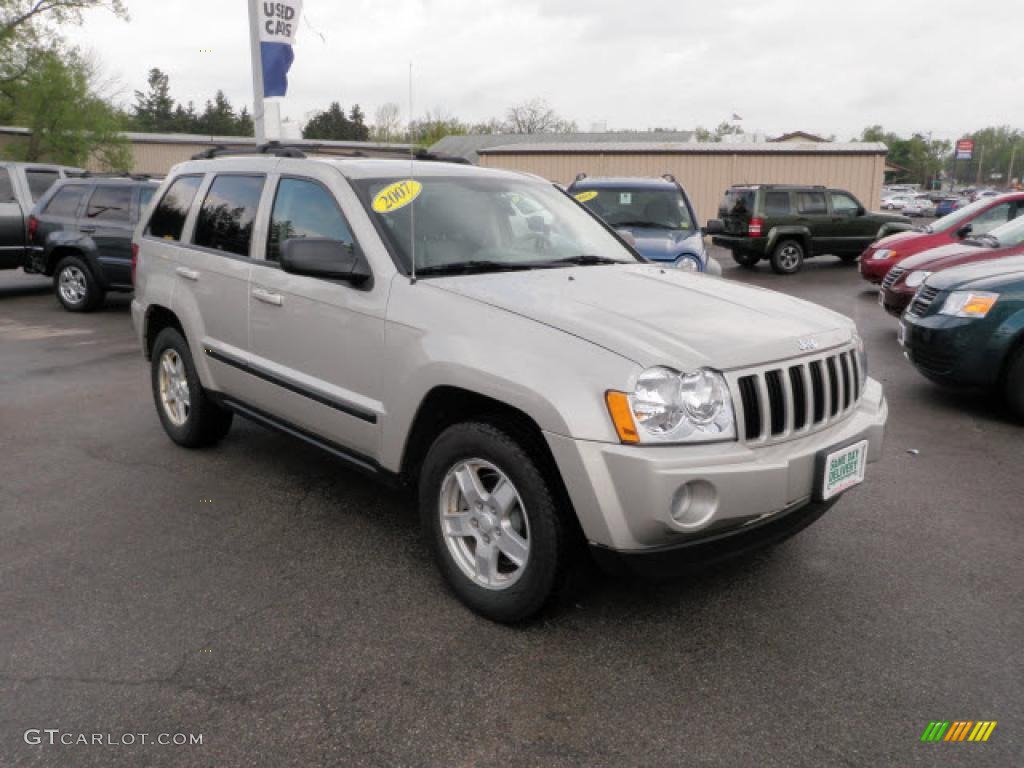 2007 Grand Cherokee Laredo 4x4 - Light Graystone Pearl / Dark Khaki/Light Graystone photo #1