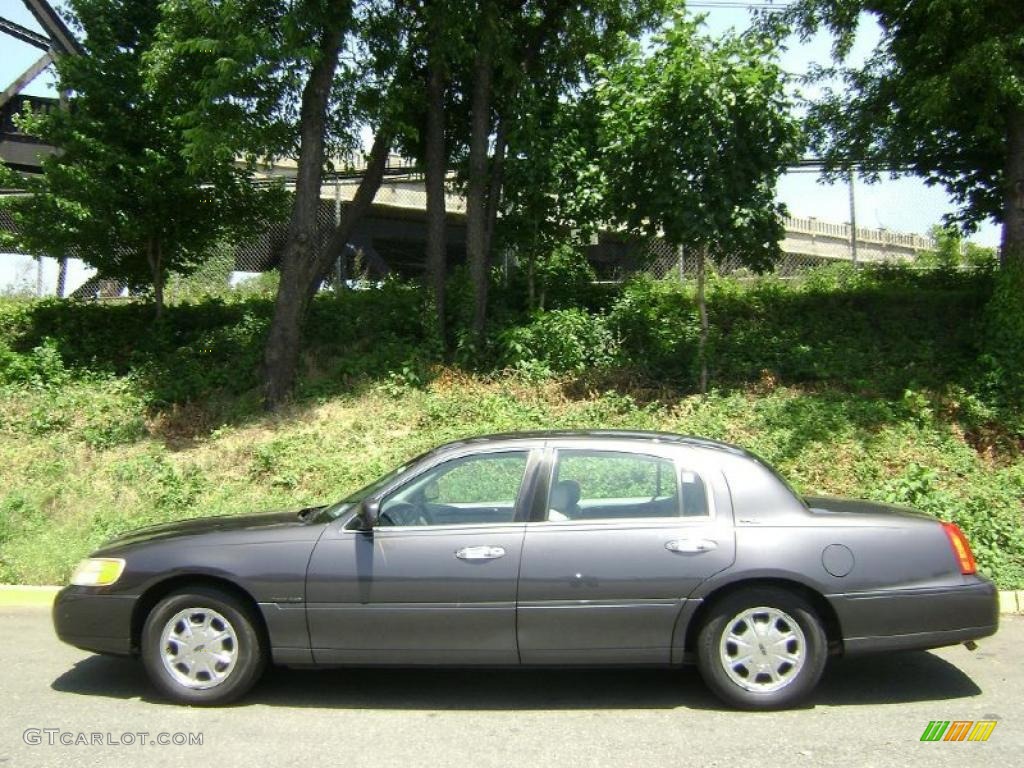 1999 Town Car Signature - Midnight Grey Metallic / Light Graphite photo #2