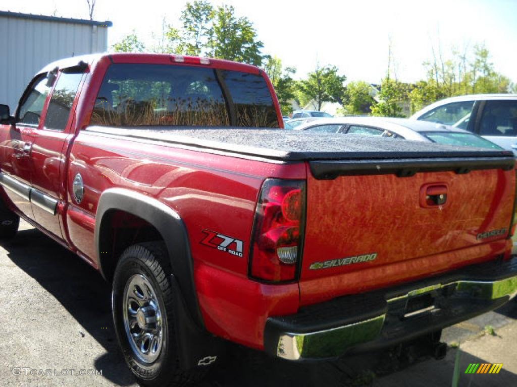 2005 Silverado 1500 Extended Cab 4x4 - Victory Red / Dark Charcoal photo #2