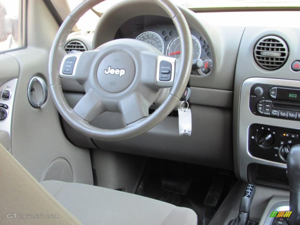 2005 Liberty Limited 4x4 - Light Khaki Metallic / Khaki photo #4