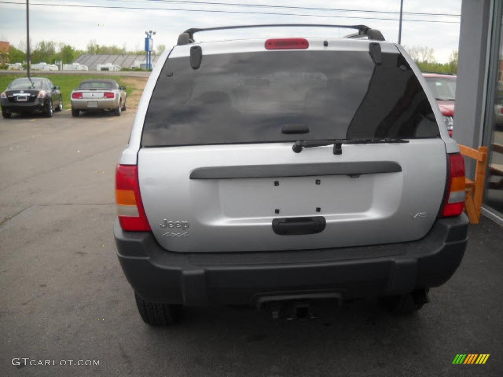 2004 Grand Cherokee Laredo 4x4 - Brillant Black Crystal Pearl / Dark Slate Gray photo #4