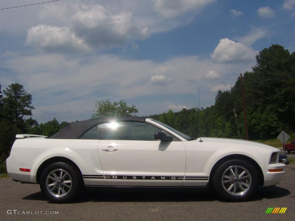 2005 Mustang V6 Premium Convertible - Performance White / Dark Charcoal photo #1