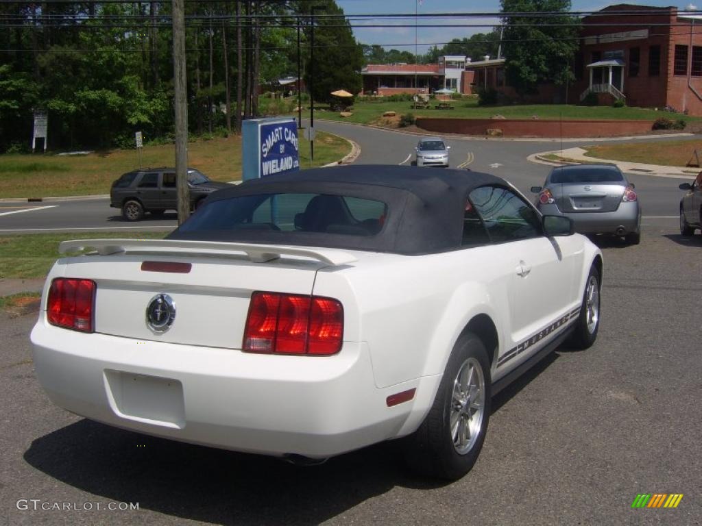 2005 Mustang V6 Premium Convertible - Performance White / Dark Charcoal photo #3