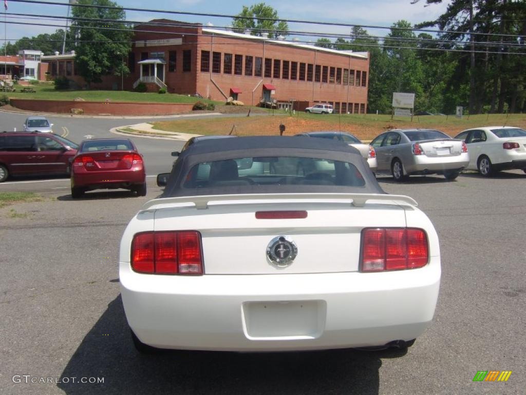 2005 Mustang V6 Premium Convertible - Performance White / Dark Charcoal photo #4