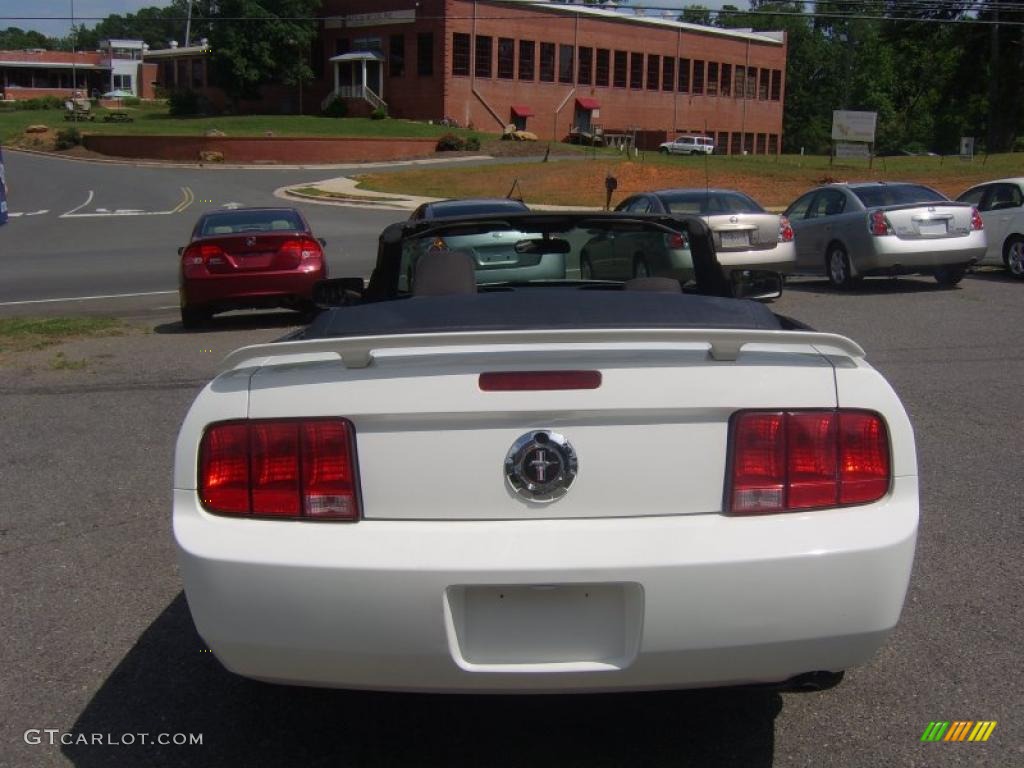 2005 Mustang V6 Premium Convertible - Performance White / Dark Charcoal photo #9