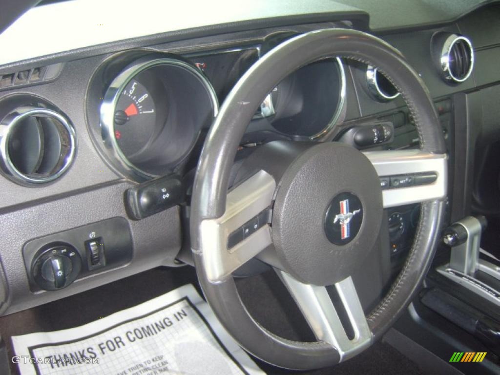 2005 Mustang V6 Premium Convertible - Performance White / Dark Charcoal photo #17
