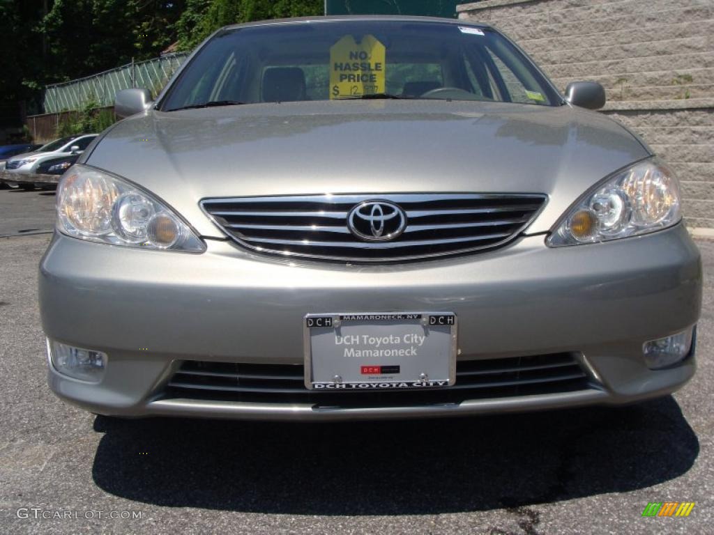 2005 Camry XLE - Mineral Green Opalescent / Gray photo #2