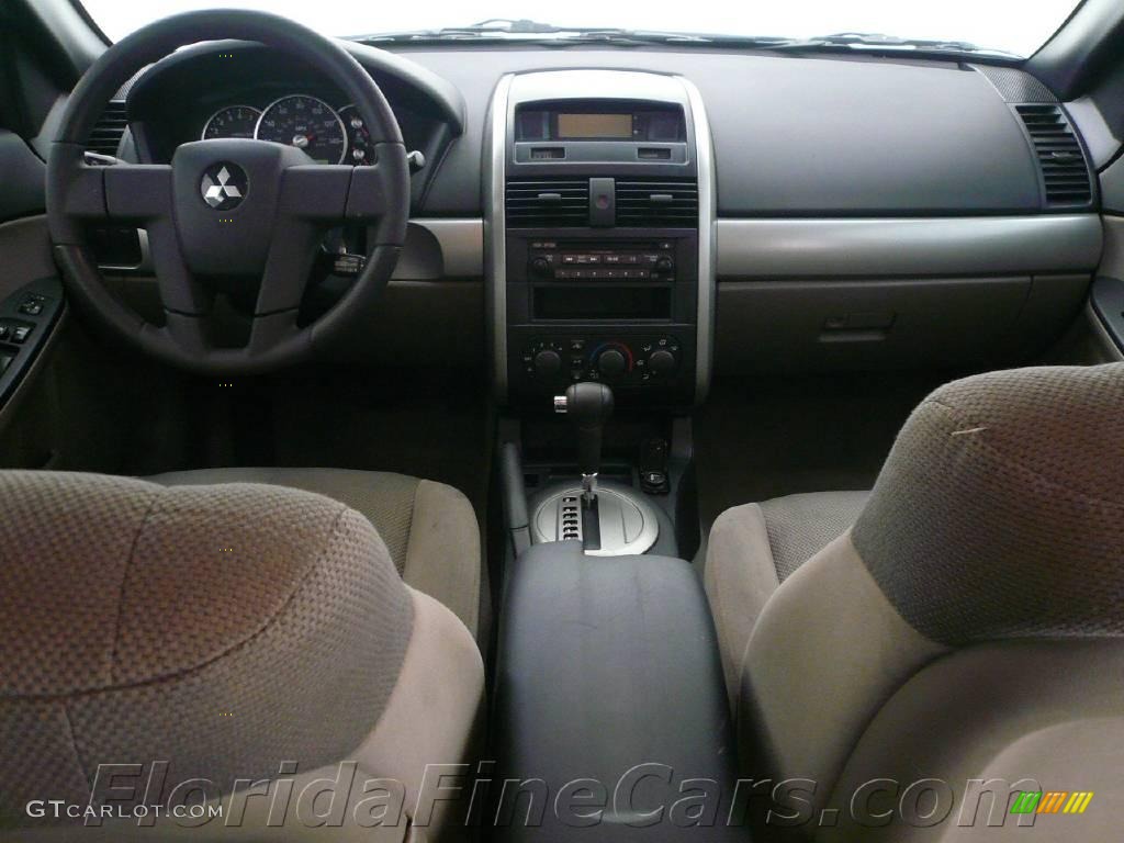2004 Galant ES - Machine Green Metallic / Creme photo #16
