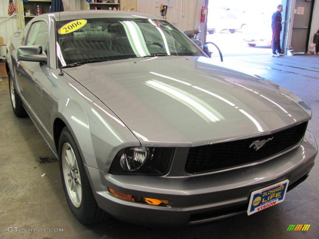 2006 Mustang V6 Premium Coupe - Tungsten Grey Metallic / Light Graphite photo #15