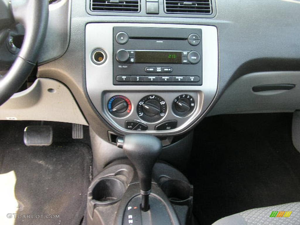 2007 Focus ZX5 SES Hatchback - Dark Toreador Red Metallic / Charcoal/Light Flint photo #6