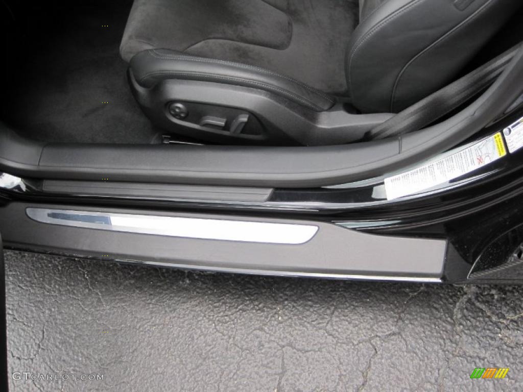2009 R8 4.2 FSI quattro - Phantom Black Pearl Effect / Black Alcantara/Leather photo #14