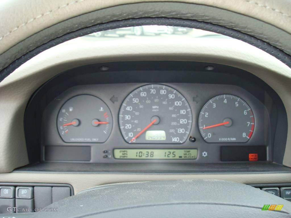 1998 Volvo V70 XC AWD Gauges Photo #3087230