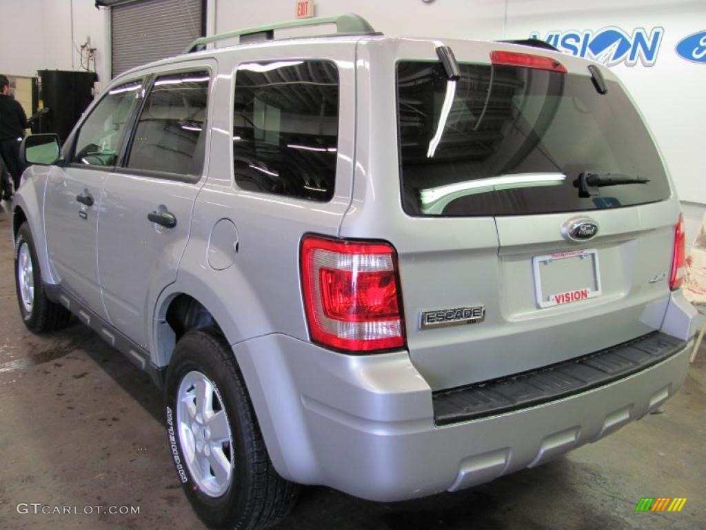 2009 Escape XLT V6 4WD - Brilliant Silver Metallic / Charcoal photo #13