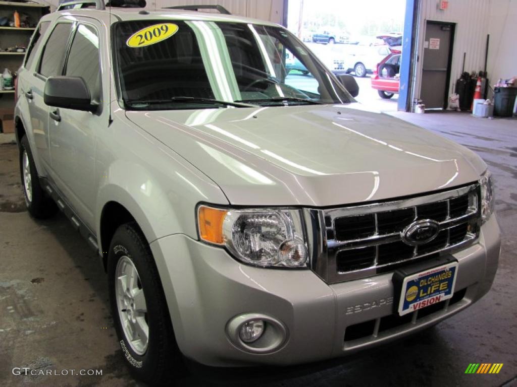 2009 Escape XLT V6 4WD - Brilliant Silver Metallic / Charcoal photo #15