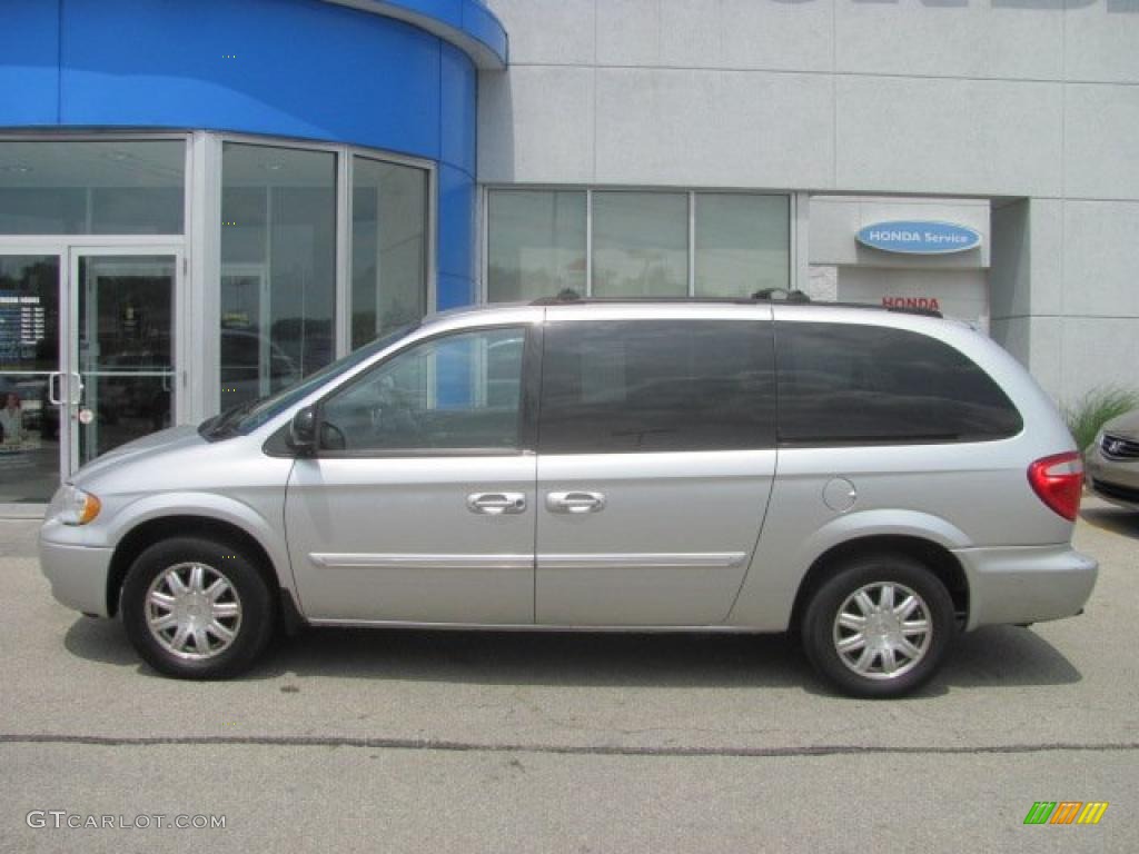 2005 Town & Country Touring - Bright Silver Metallic / Medium Slate Gray photo #4