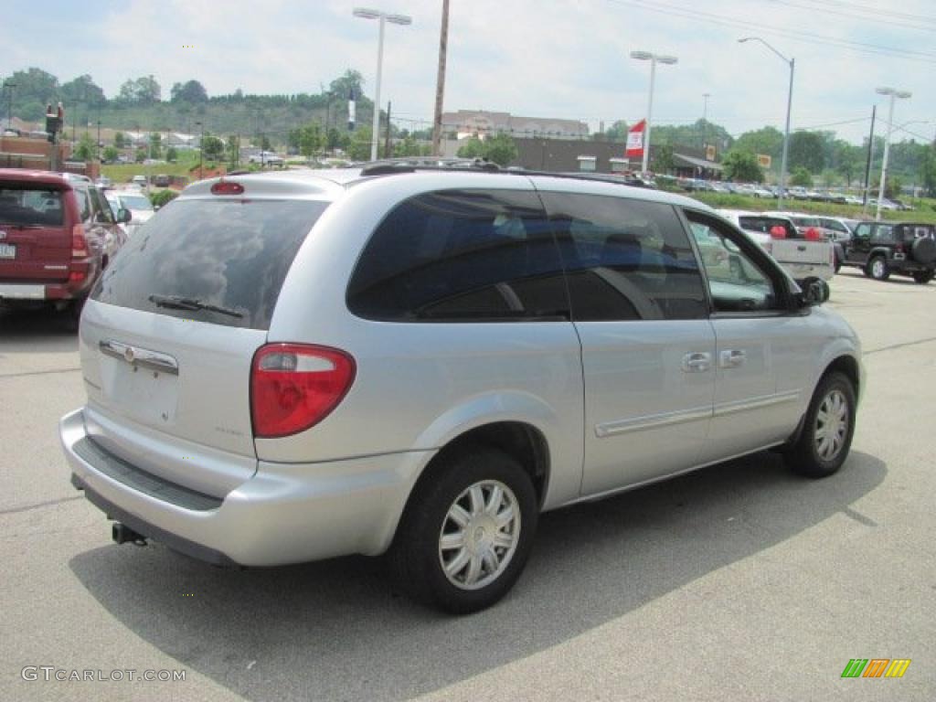2005 Town & Country Touring - Bright Silver Metallic / Medium Slate Gray photo #7